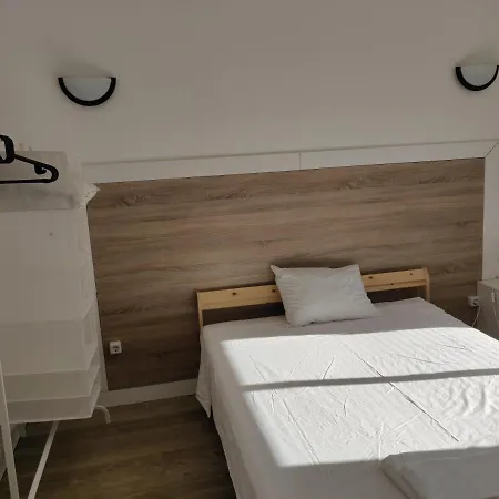 Lagoa Five Bed House By Red Ba Serviced Accommodation Uk